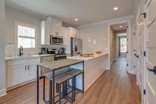 Merry Melrose - Rooftop Patio - 5 Mins to Broadway - 4