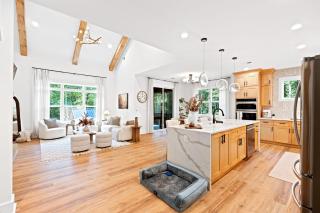 Blue Owl Lakefront Getaway Hot Tub Mini Golf - 2