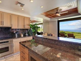 Makena Surf E102 Beachfront Resort - 4