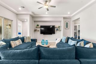 Luxe Goodyear Oasis Pool King Suite Grill - 6