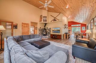 Scarlet Hollow Cabin at Tahoe Donner by Tahoe Getaways - 3BR w HOA Amenities - 6
