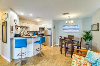 Steps to Shore Condo with Balcony in Port Aransas - 3