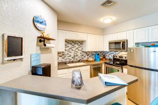 Steps to Shore Condo with Balcony in Port Aransas - 2