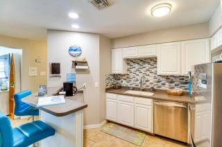 Steps to Shore Condo with Balcony in Port Aransas - 1