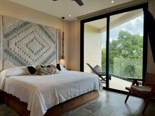 Kataluum- Luxurious Eco-chic PH with pool - 9