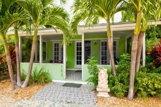 Private Cottage on Bayfront Estate with Pool, Beach, Dockage, Kayaks and More - Islamorada - 9