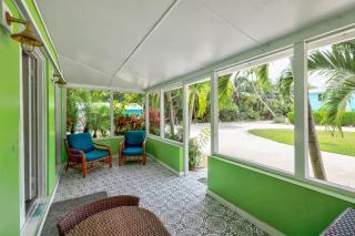 Private Cottage on Bayfront Estate with Pool, Beach, Dockage, Kayaks and More - Islamorada - 5