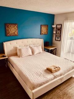 Hollywood Studio with Pool, Parking and Gym - Los Angeles - 0