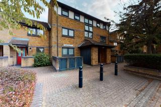 Stylish Riverside Flat in Mudchute - 2