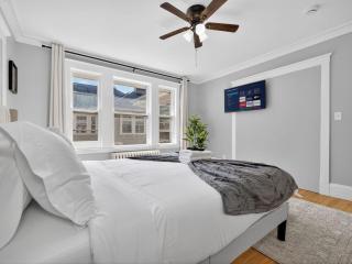 Vintage 5BR apt in Boston with Free Parking - 1