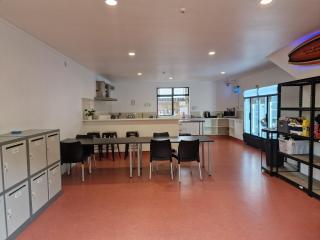 Palm Tree Apartments & backpackers - 9