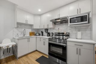 Cornerstone 2BR Private Suite near Calgary Airport – 2 Queen Beds, Full Kitchen, Laundry - 7