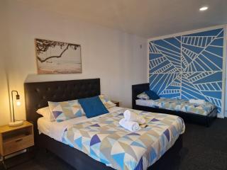 Palm Tree Apartments & backpackers - 3