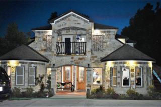 Luxury Spanish Style Getaway - 8