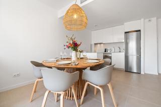 Ultimate Rentals - Stylish and Unique Space in Celere Sea Views - 2
