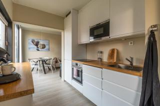 Cozy Central Apartment - Unique Wall Paintings - 4