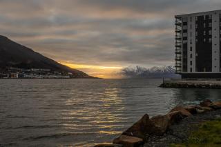 Cozy Central Apartment - Unique Wall Paintings - 6