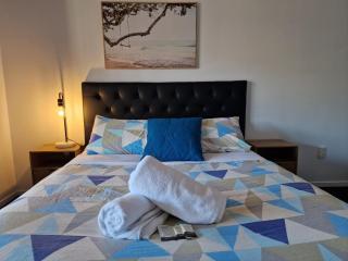 Palm Tree Apartments & backpackers - 2