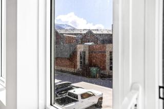 Mini Getaway with Mountain Views Near Banff - 8