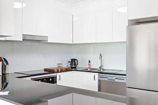 Coastal Oasis Retreat - Central, WiFi, Parking - 0