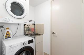Coastal Oasis Retreat - Central, WiFi, Parking - 5