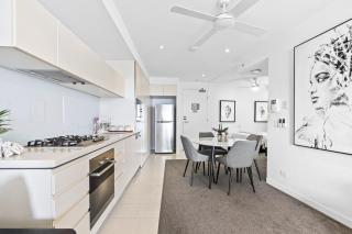1 Bedroom Study Unit in Broadbeach - NO PARKING - Q Stay - 2
