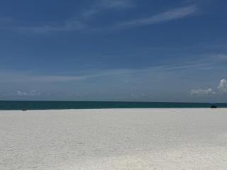 Sun, Sand & Savings - Bonita Cozy Cottage Escape - 9