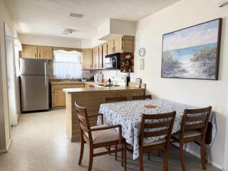 Sun, Sand & Savings - Bonita Cozy Cottage Escape - 6