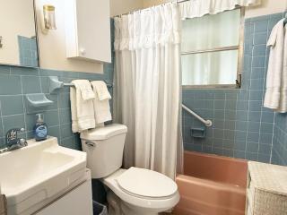 Sun, Sand & Savings - Bonita Cozy Cottage Escape - 1