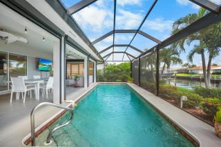 3BR Waterfront Home – Heated Saltwater Pool & Dock - 9