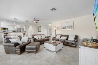 3BR Waterfront Home – Heated Saltwater Pool & Dock - 5