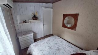 KITNET k1 em TORRES-RS - Na mais bela praia Gaúcha - 2 quartos - Frigobar - micro-ondas - banheiro - ar condicionado split - TV smart 32' - Wi-Fi - Anfitriã Superhost no BnB - 3