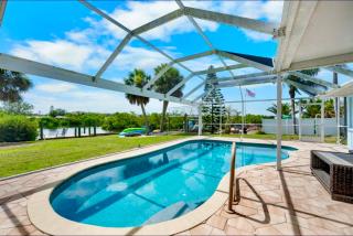 Waterfront 3BR – Pool, Dock, Kayaks & Beach - 0