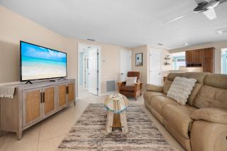 Waterfront 3BR – Pool, Dock, Kayaks & Beach - 8