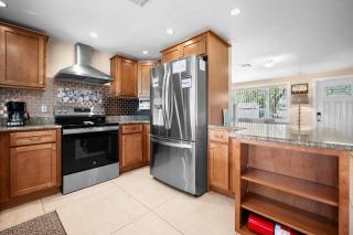 Waterfront 3BR – Pool, Dock, Kayaks & Beach - 3