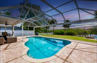 Waterfront 3BR – Pool, Dock, Kayaks & Beach - 6