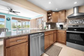 Waterfront 3BR – Pool, Dock, Kayaks & Beach - 2