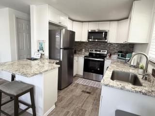 Modular Oasis - Tiki Bar - Fire Pit - Pet-Friendly - 4