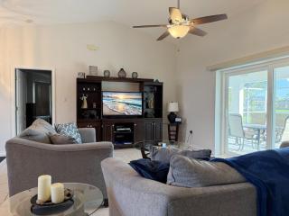 Sunny Pool Villa – Bikes, Beaches & Golf - 8