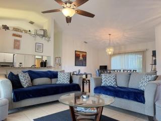 Sunny Pool Villa – Bikes, Beaches & Golf - 7