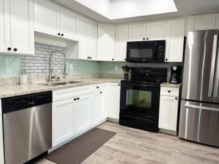 Relaxed Coastal Retreat - Pet & Boat Friendly - 4