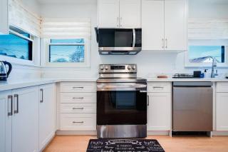 Stylish, Spacious 6-Bedroom Home in the GTA - 9