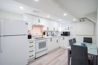 Stylish, Spacious 6-Bedroom Home in the GTA - 2