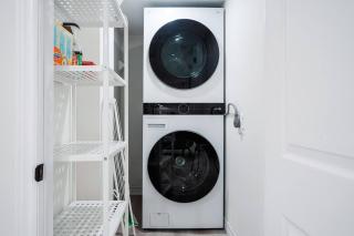 Stylish, Spacious 6-Bedroom Home in the GTA - 1