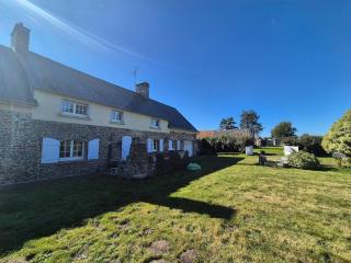 Spacious Family Home Near the Sea - 4