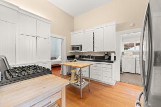 Ocean View, Hot Tub, Sauna, Beach Bikes - 2