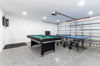 Walk to the Beach - 5 bedrooms - Heated Pool - 9