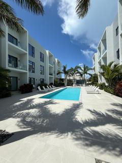 Stylish Grace Bay Condo on Top Floor with Den and Pool - 5