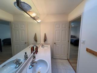 Vancouver Guest House - 3