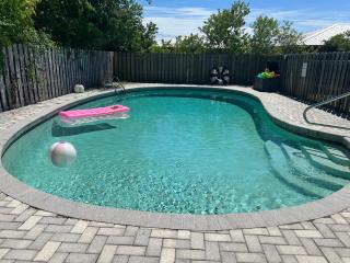 PC Poolside Palms - 0